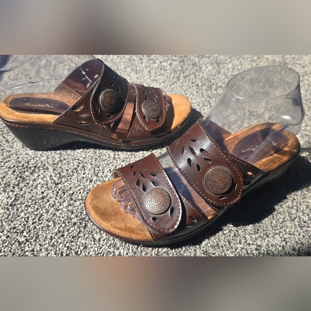 Thom McAn Women's Wendy Brown Wedge Heel Sandal Women's Size 6.5